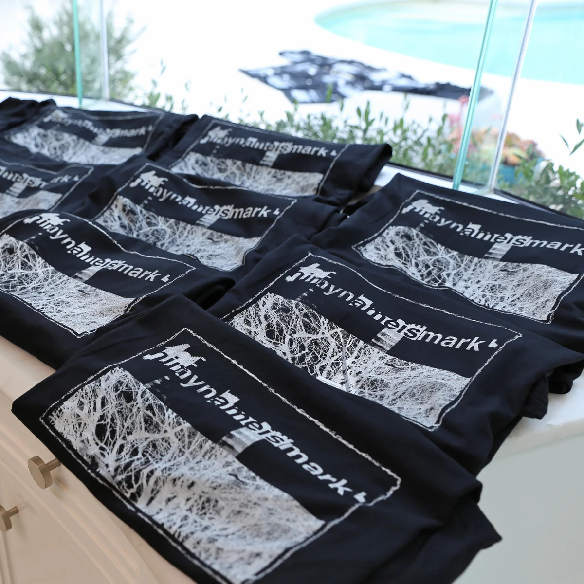 HAND-SCREEN Tee Black - Image 5